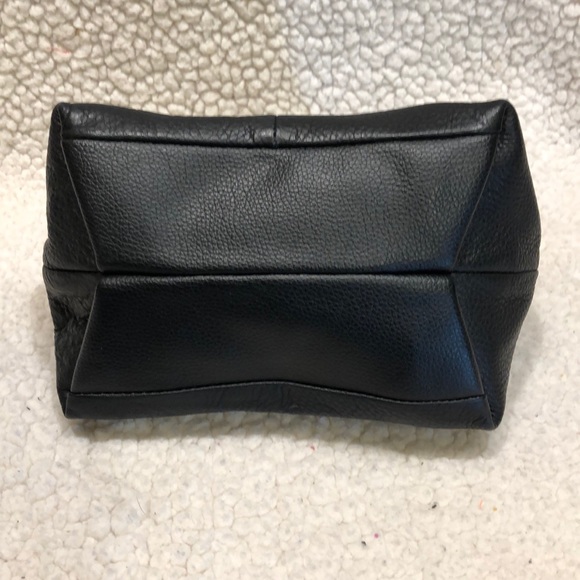 Simply Vera black leather bag w gold chain strap - Picture 4 of 9